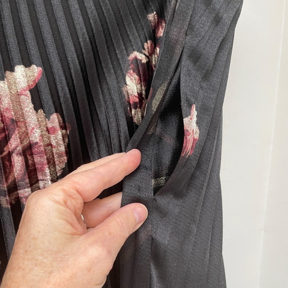 Vince Skirt and Blouse set, size L - Picture 8 of 10